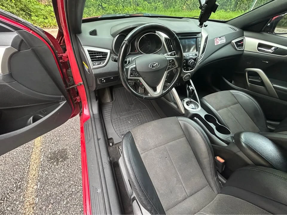 2016 Hyundai Veloster - Image 2 of 15