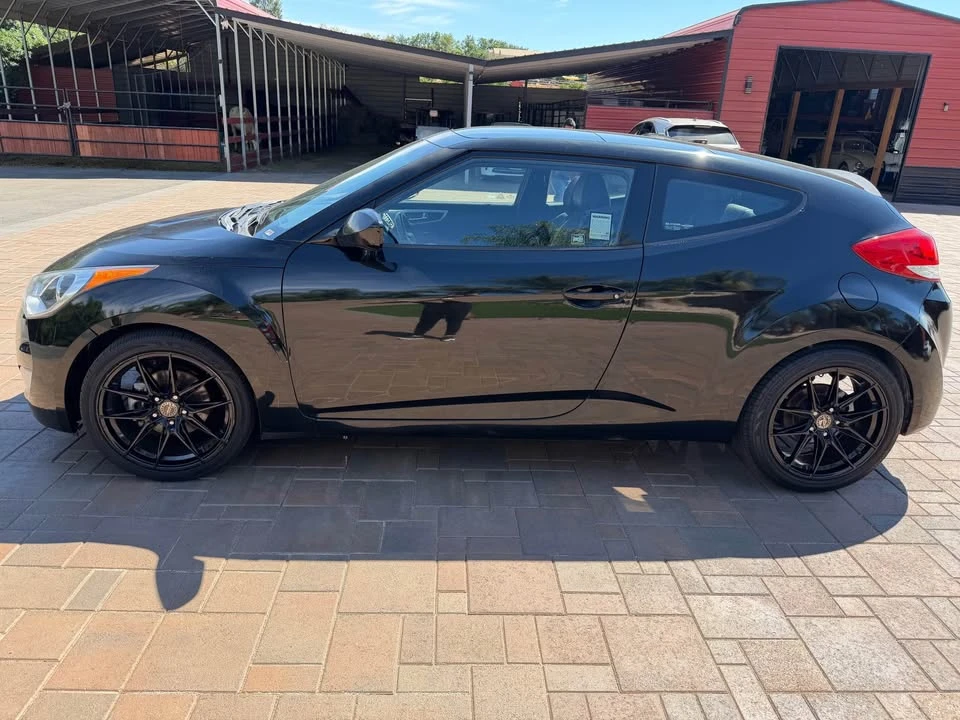 2016 Hyundai Veloster - Image 2 of 7