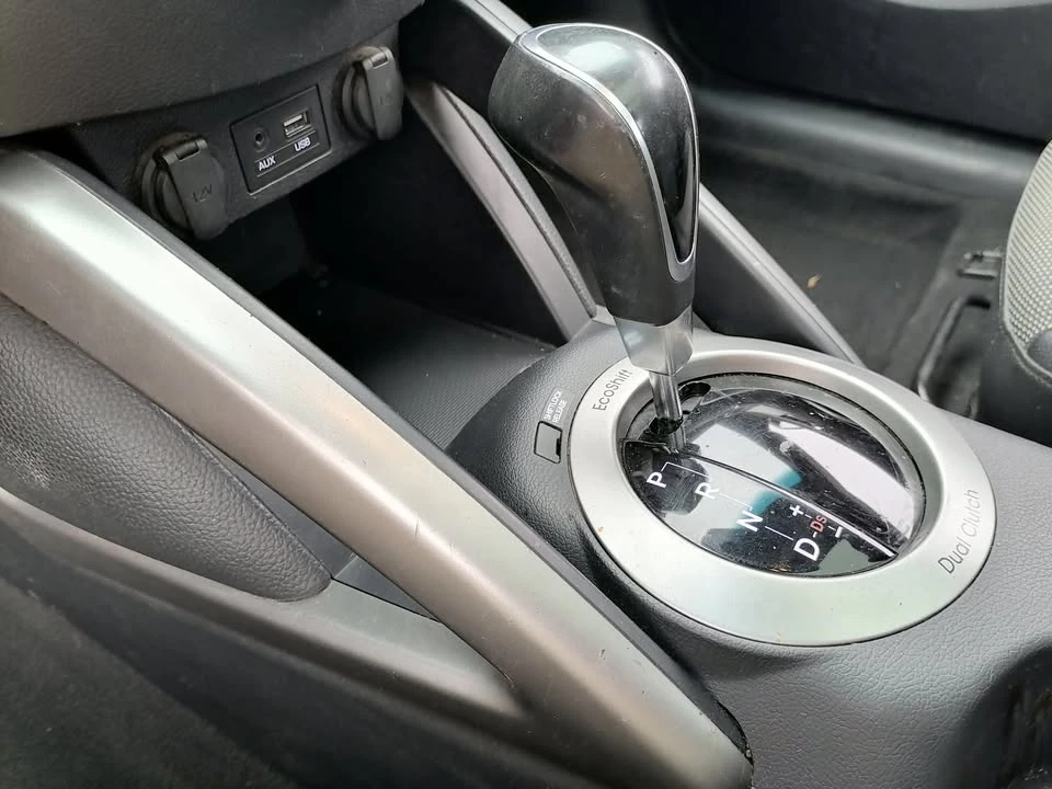 2016 Hyundai Veloster - Image 16 of 20