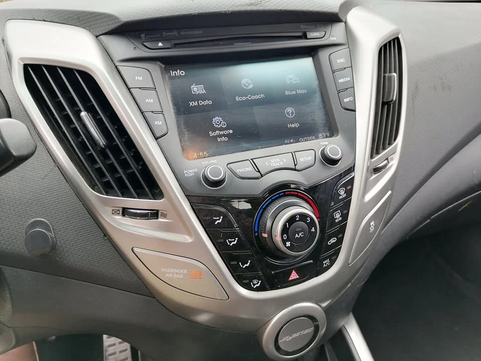 2016 Hyundai Veloster - Image 15 of 20
