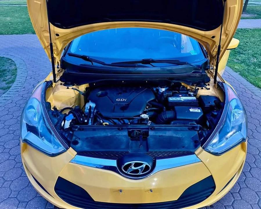 2016 Hyundai Veloster - Image 2 of 6