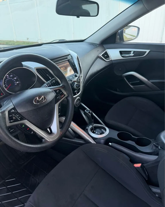 2016 Hyundai Veloster - Image 10 of 19
