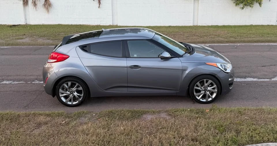2016 Hyundai Veloster - Image 9 of 19