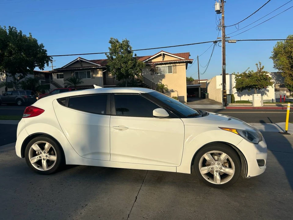 2015 Hyundai Veloster - Image 2 of 11