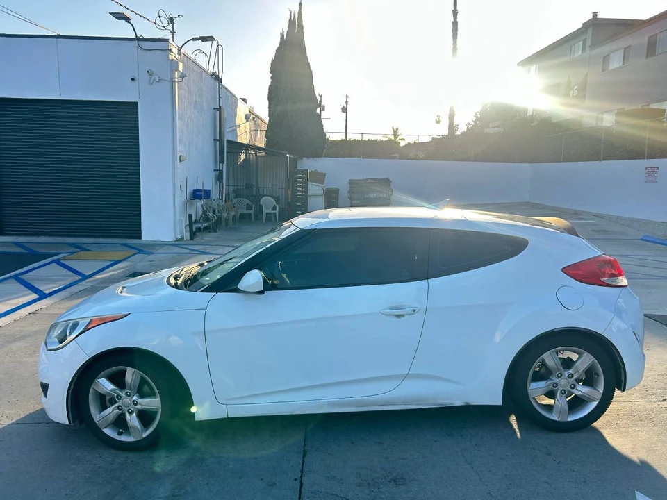 2015 Hyundai Veloster - Image 4 of 11