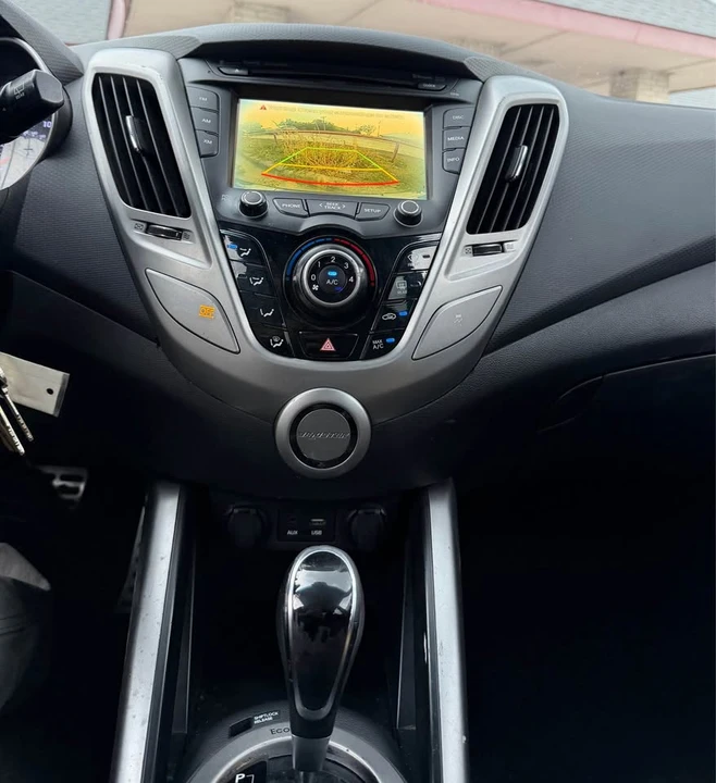 2016 Hyundai Veloster - Image 7 of 17