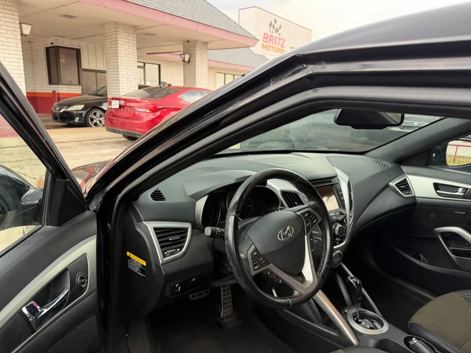 2016 Hyundai Veloster - Image 16 of 17