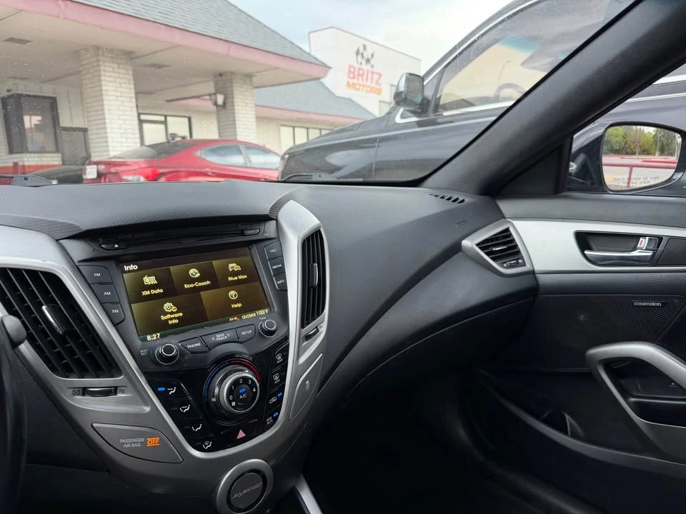 2016 Hyundai Veloster - Image 15 of 17