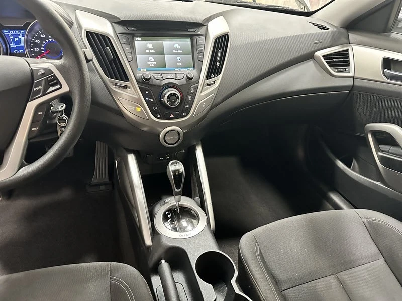2016 Hyundai Veloster - Image 10 of 21