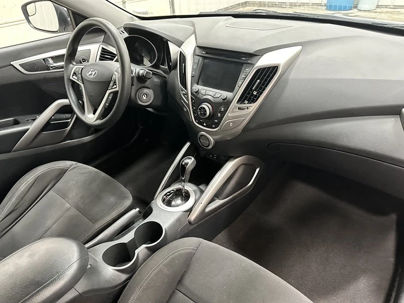 2016 Hyundai Veloster - Image 19 of 21