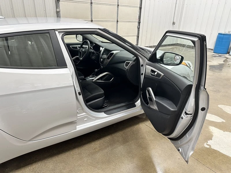 2016 Hyundai Veloster - Image 17 of 22