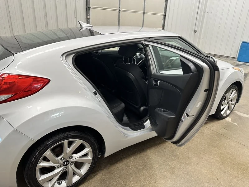 2016 Hyundai Veloster - Image 15 of 21