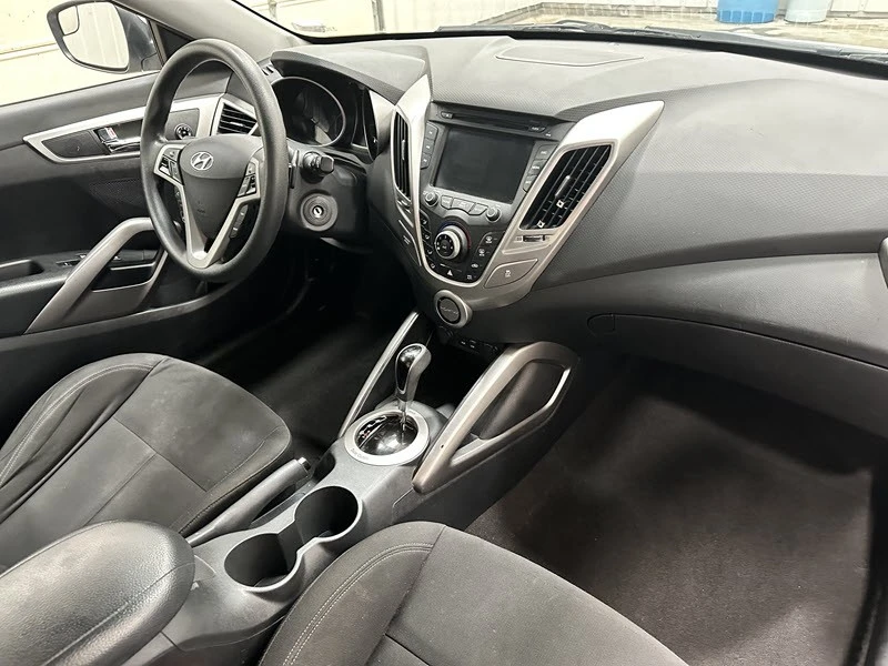 2016 Hyundai Veloster - Image 19 of 22