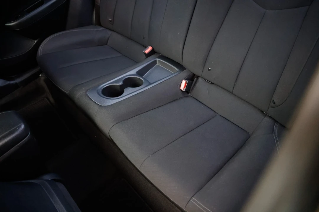 2016 Hyundai Veloster - Image 10 of 21