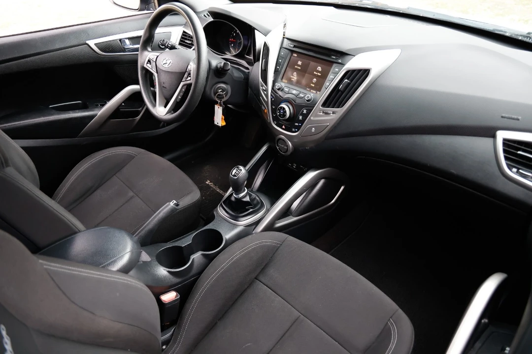 2016 Hyundai Veloster - Image 16 of 21