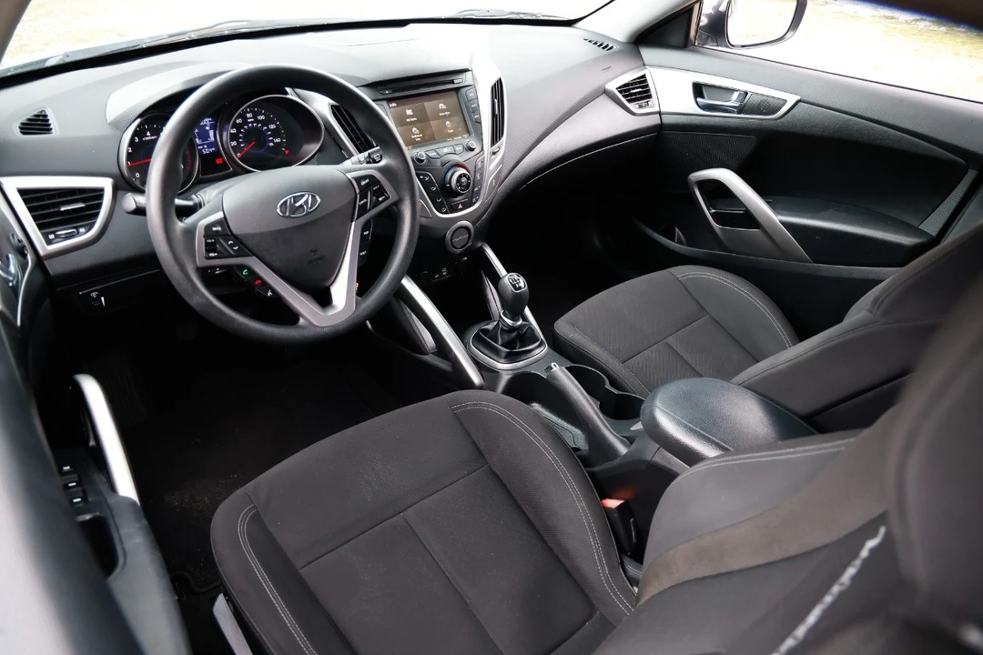 2016 Hyundai Veloster - Image 4 of 21