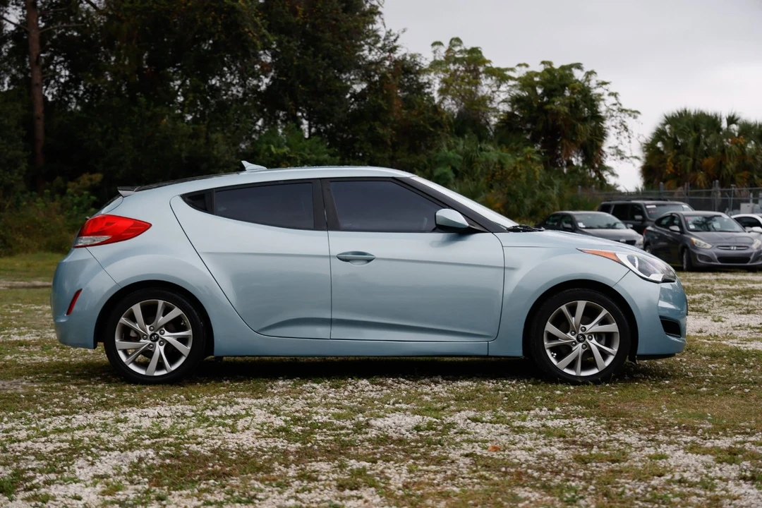 2016 Hyundai Veloster - Image 13 of 21