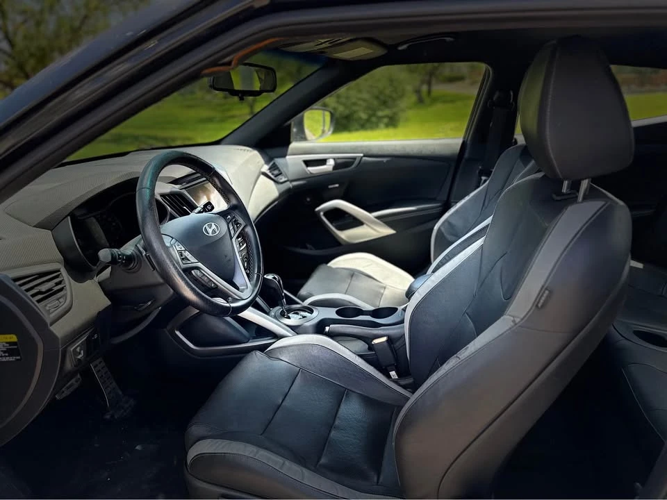 2016 Hyundai Veloster - Image 8 of 9