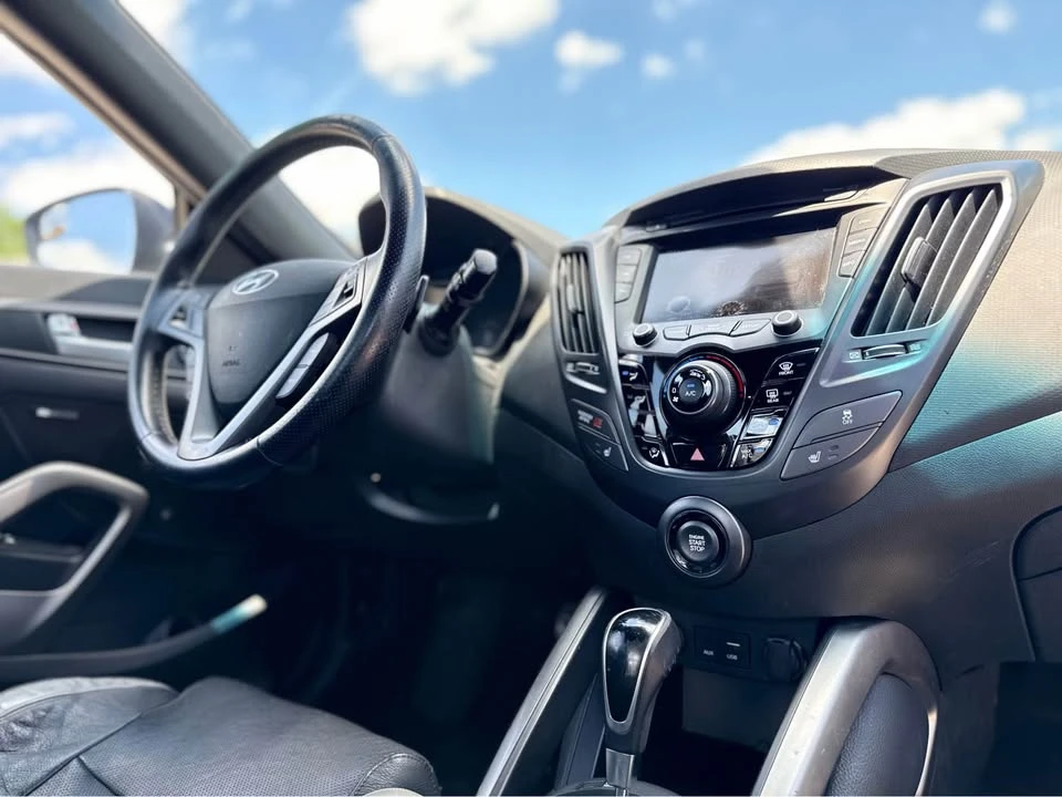 2016 Hyundai Veloster - Image 2 of 9