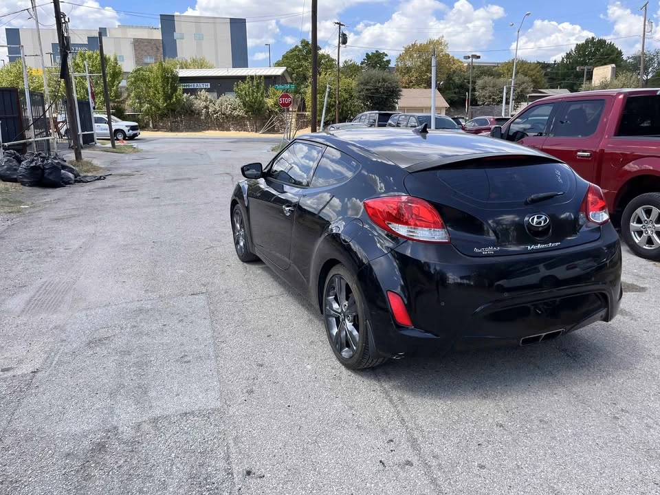 2016 Hyundai Veloster - Image 9 of 14