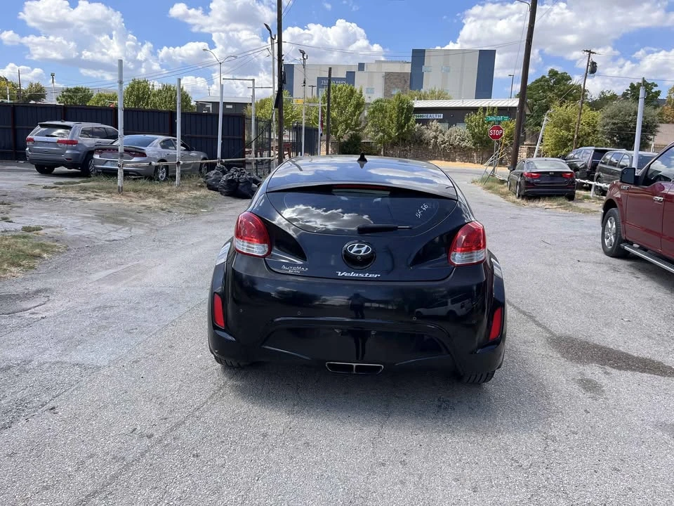 2016 Hyundai Veloster - Image 10 of 14