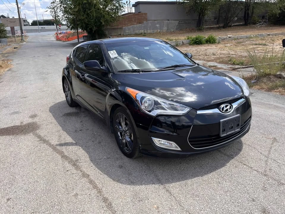 2016 Hyundai Veloster - Image 2 of 14