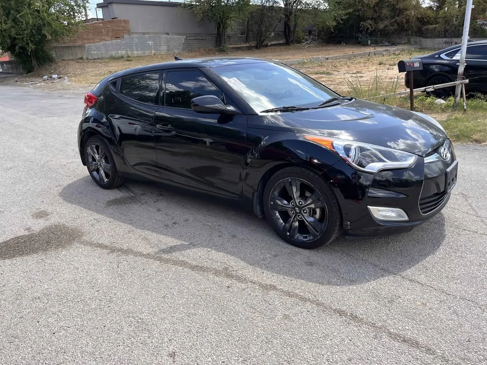 2016 Hyundai Veloster - Image 5 of 14