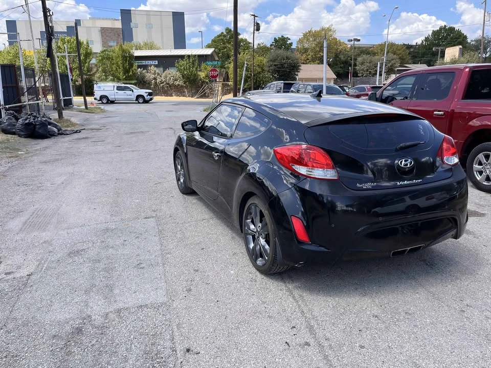 2016 Hyundai Veloster - Image 8 of 14