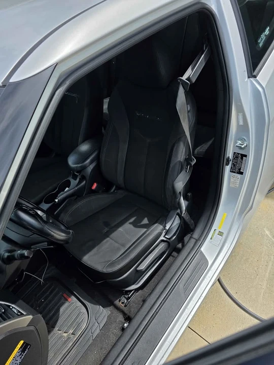 2016 Hyundai Veloster - Image 6 of 6