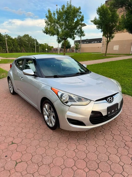2016 Hyundai Veloster - Image 2 of 12