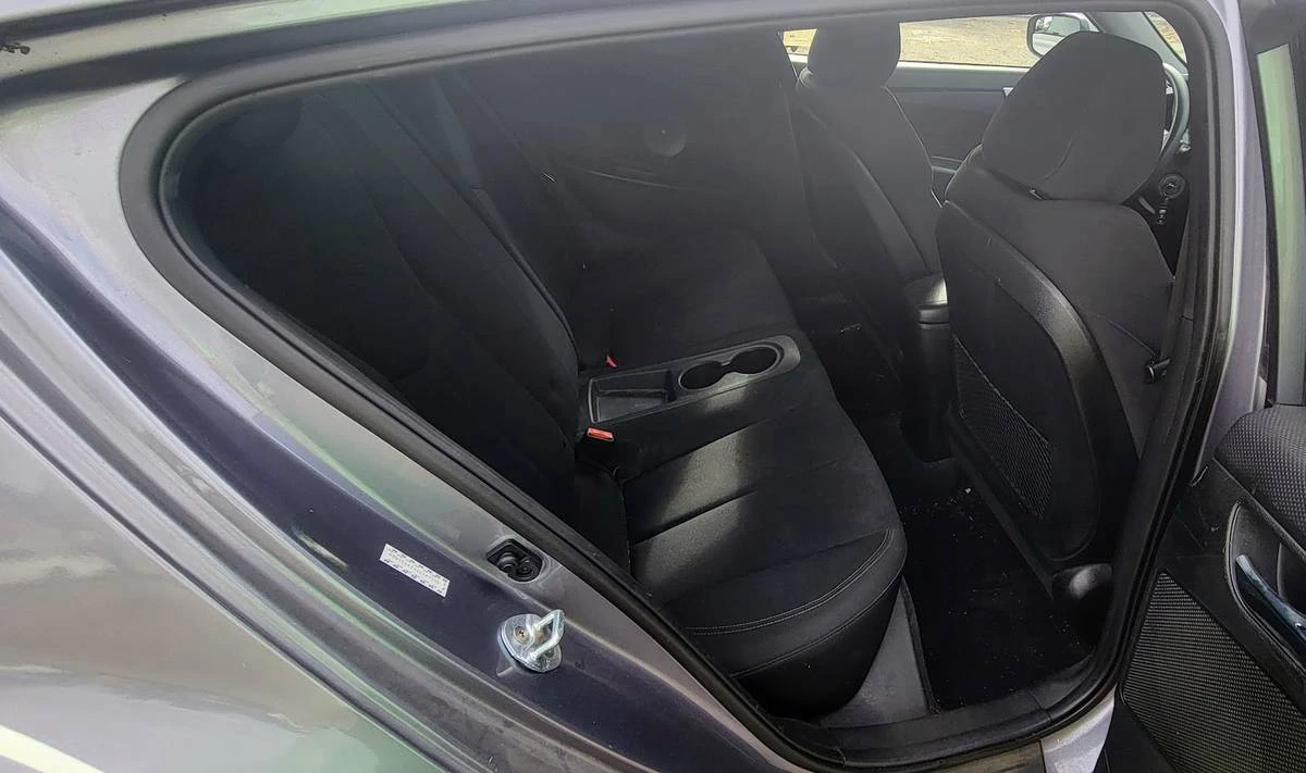 2016 Hyundai Veloster - Image 12 of 13