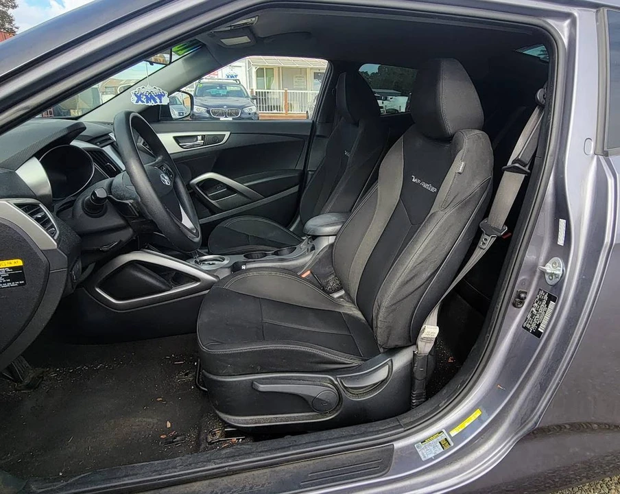 2016 Hyundai Veloster - Image 10 of 13