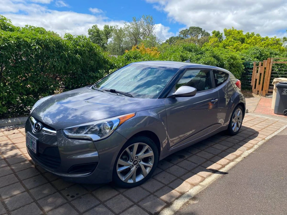 2016 Hyundai Veloster - Image 2 of 7