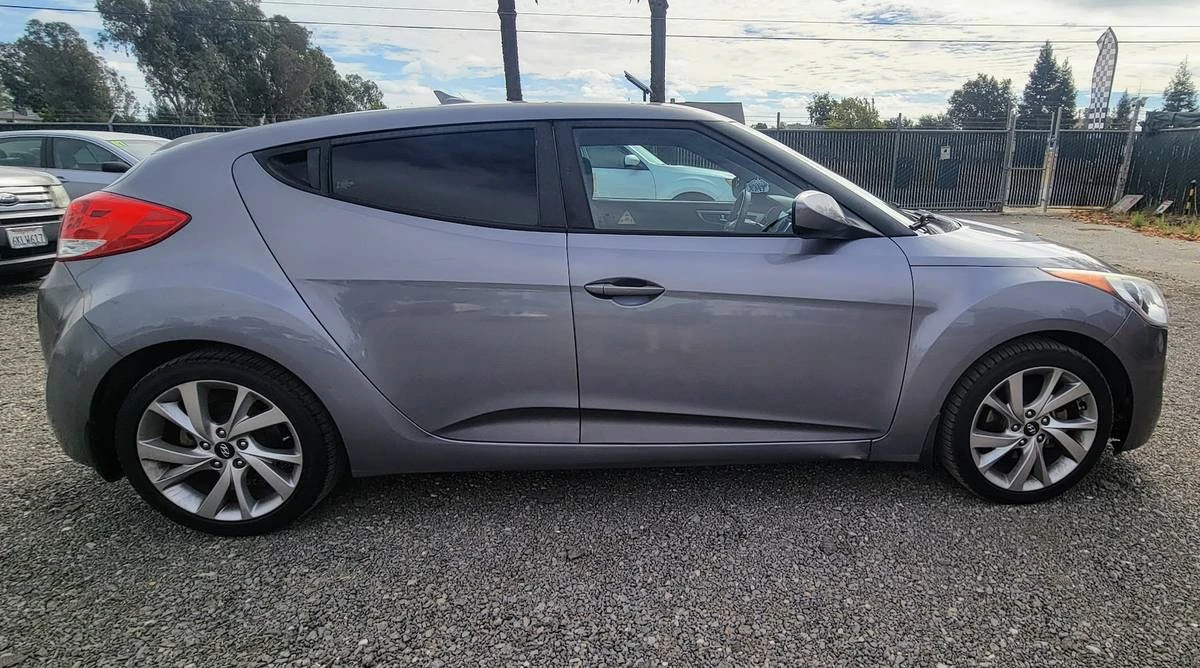 2016 Hyundai Veloster - Image 3 of 13