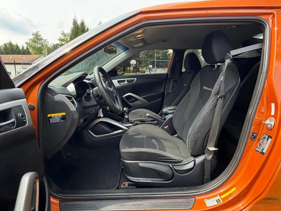 2016 Hyundai Veloster - Image 6 of 11