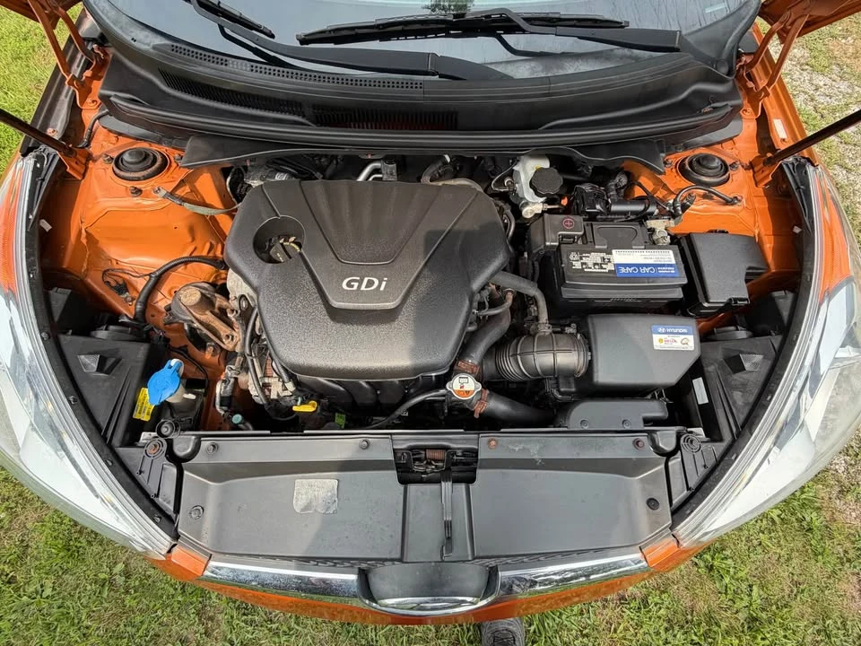 2016 Hyundai Veloster - Image 10 of 11