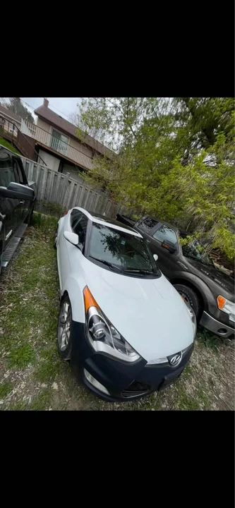 2016 Hyundai Veloster - Image 2 of 9