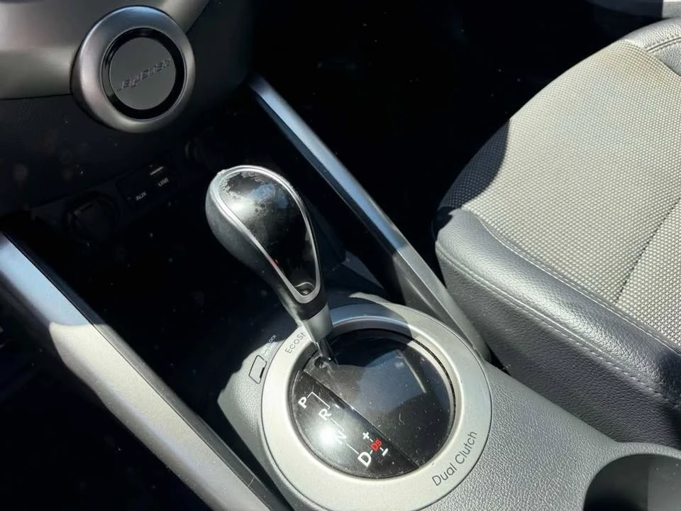 2016 Hyundai Veloster - Image 15 of 20