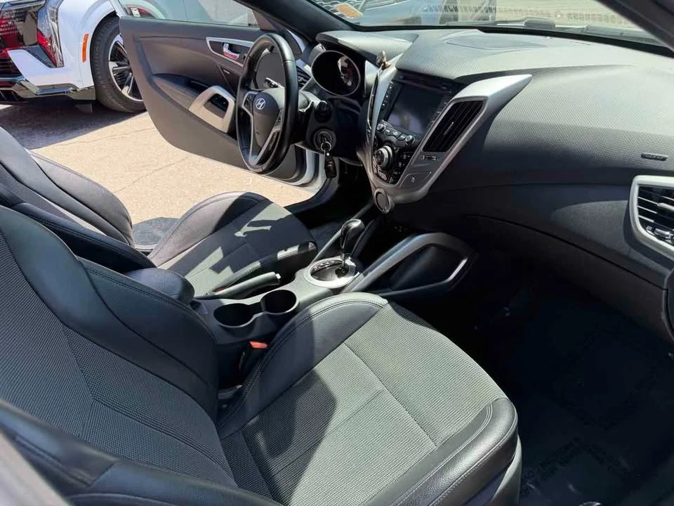 2016 Hyundai Veloster - Image 17 of 20