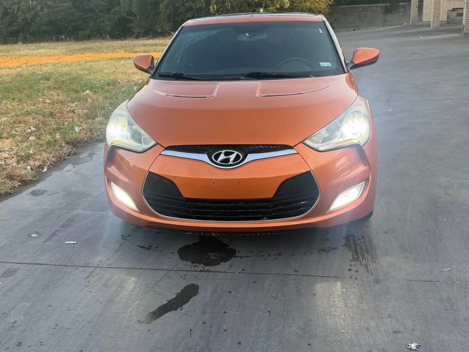 2016 Hyundai Veloster - Image 2 of 9