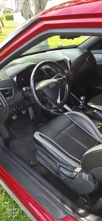 2016 Hyundai Veloster - Image 4 of 15