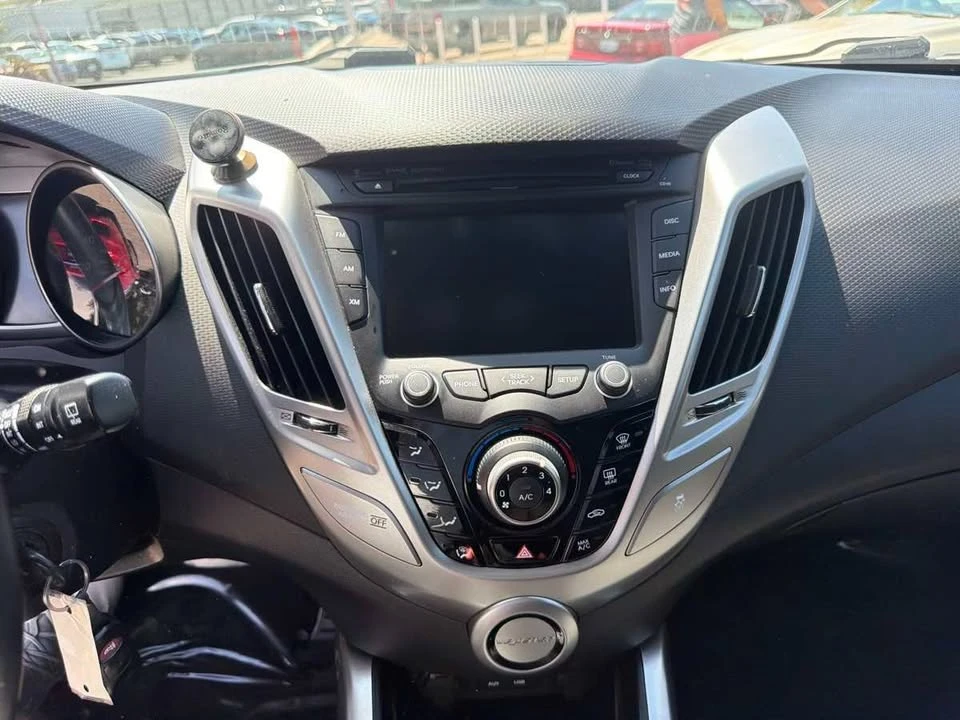 2016 Hyundai Veloster - Image 16 of 20