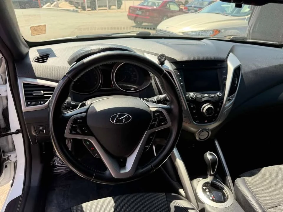 2016 Hyundai Veloster - Image 11 of 20
