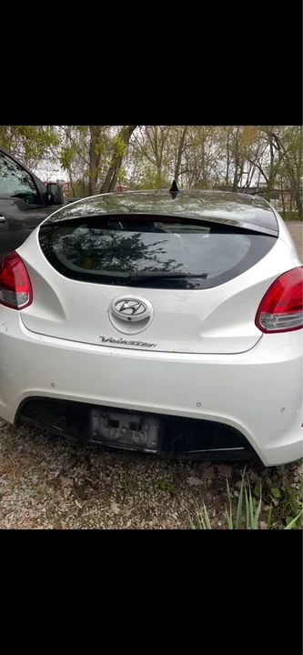 2016 Hyundai Veloster - Image 6 of 9