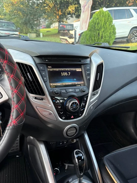 2016 Hyundai Veloster - Image 7 of 8