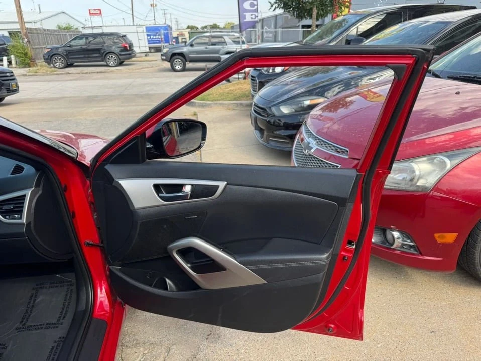 2016 Hyundai Veloster - Image 9 of 20