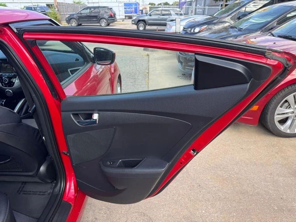 2016 Hyundai Veloster - Image 11 of 20