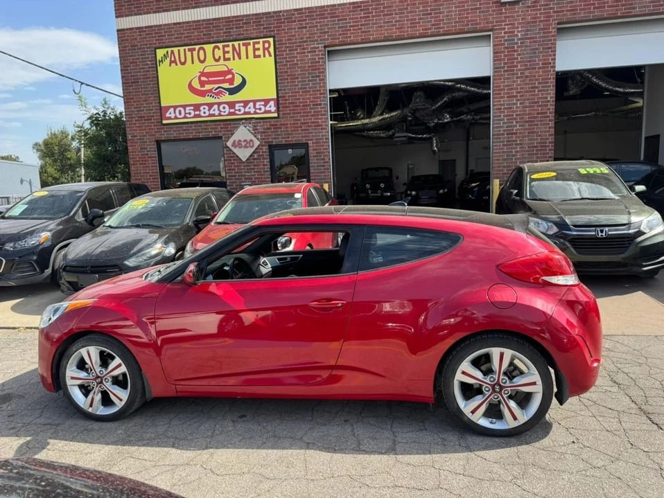 2016 Hyundai Veloster - Image 2 of 20
