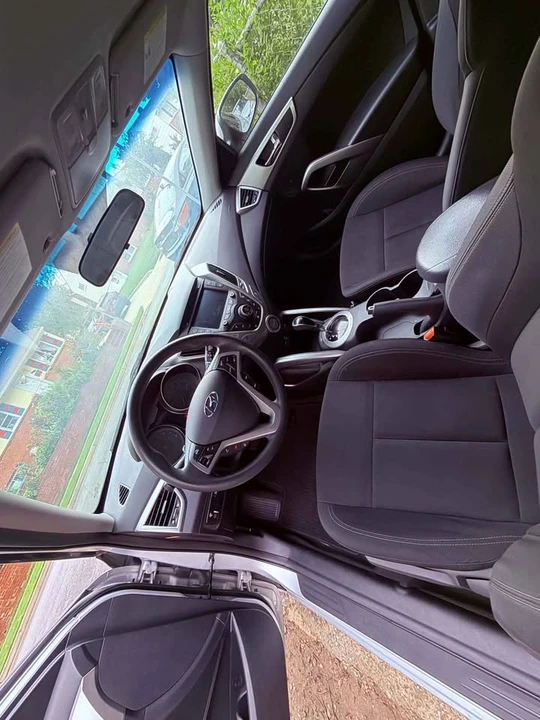2016 Hyundai Veloster - Image 15 of 20