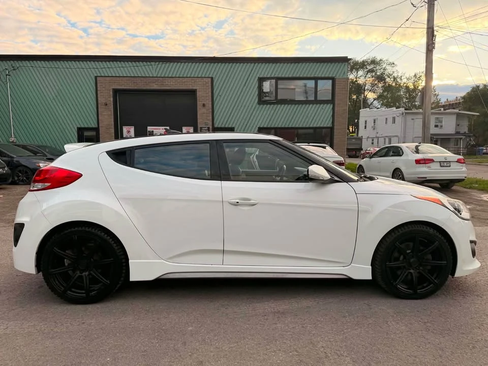 2016 Hyundai Veloster - Image 2 of 13